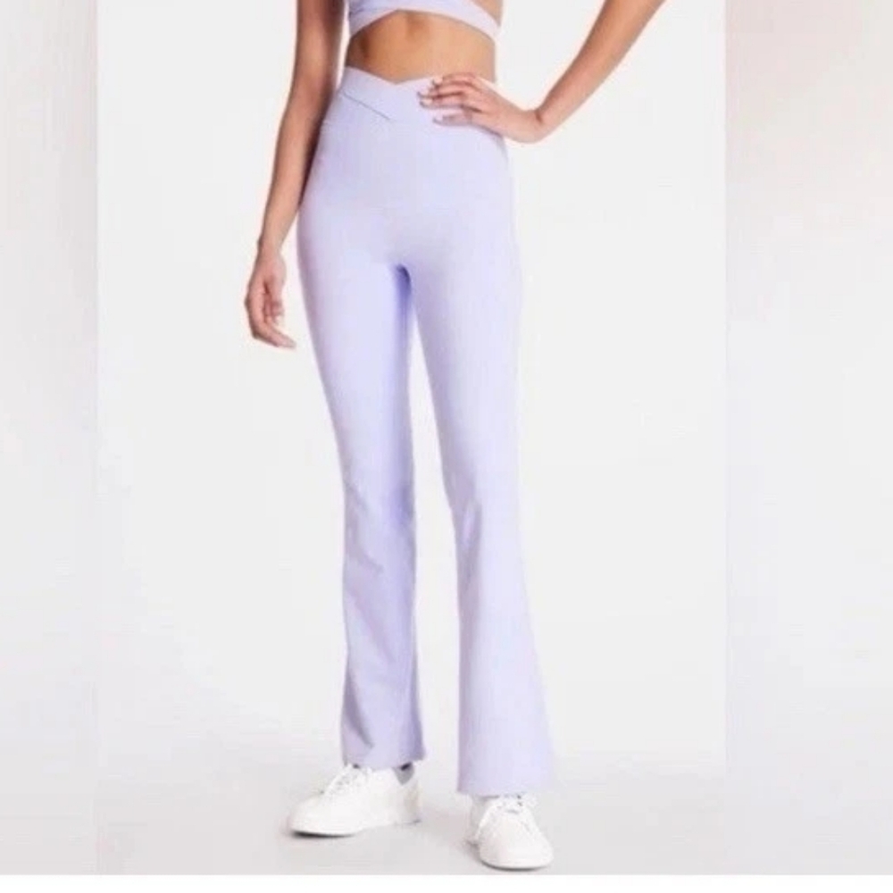 NWT Bandier Le Ore Luna Wrap Flare Legging Baby Lavender Sz M